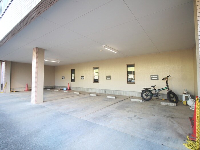 物件外観写真6　(駐車場)