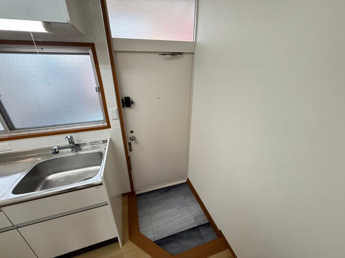 物件内観写真18　(玄関)