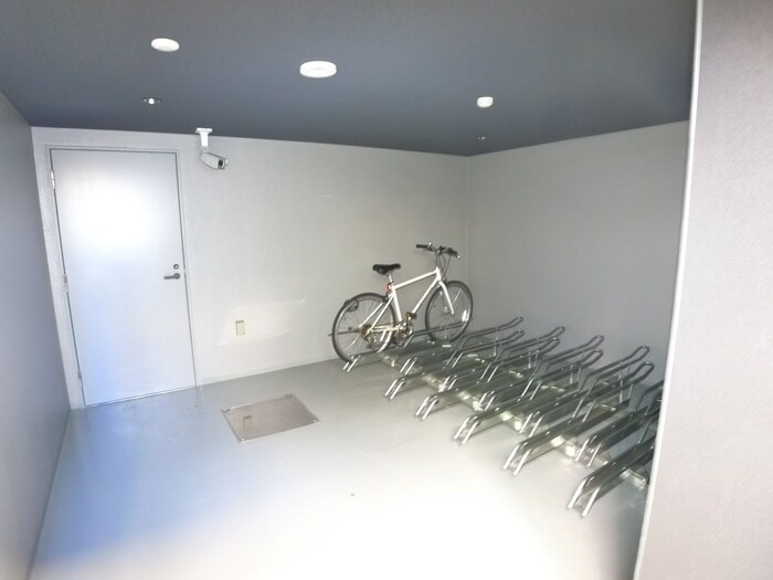 物件外観写真4　(駐輪場)