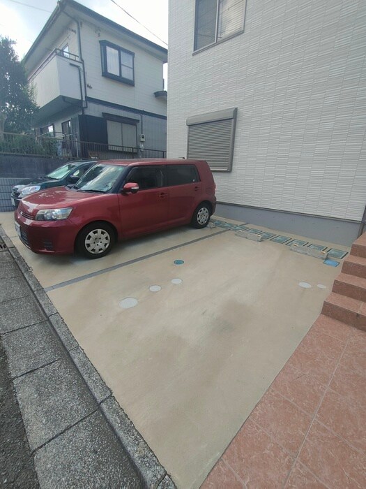 物件外観写真2　(駐車場)