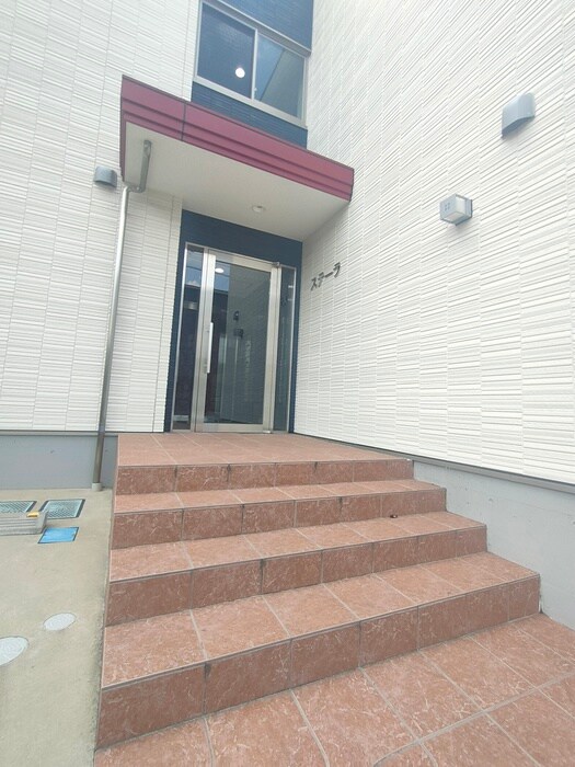 物件外観写真3　(エントランス部分)