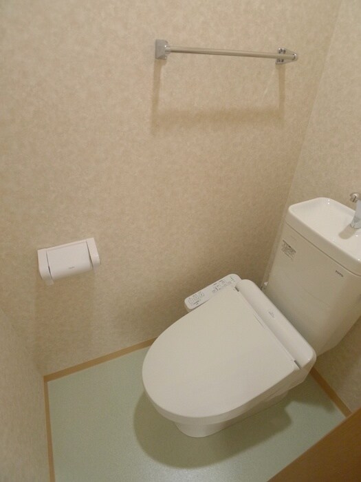 物件内観写真14　(トイレ)