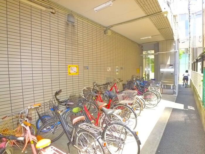 物件外観写真4　(駐輪場)