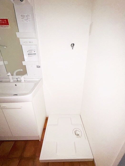 物件内観写真16　(洗濯機置場)