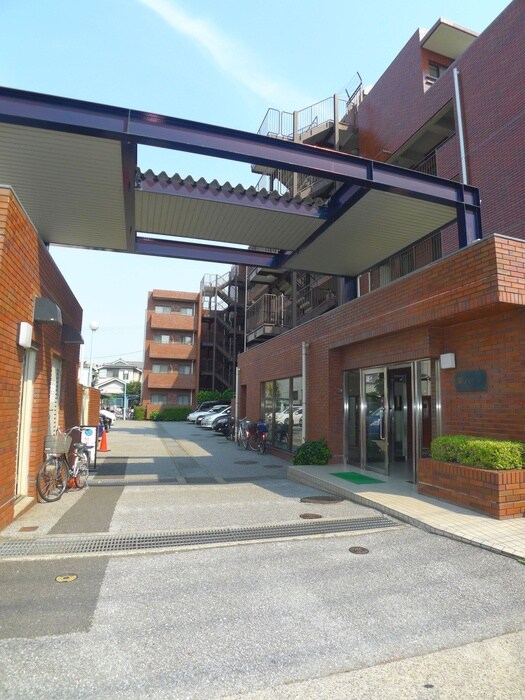 物件外観写真3　(エントランス部分)