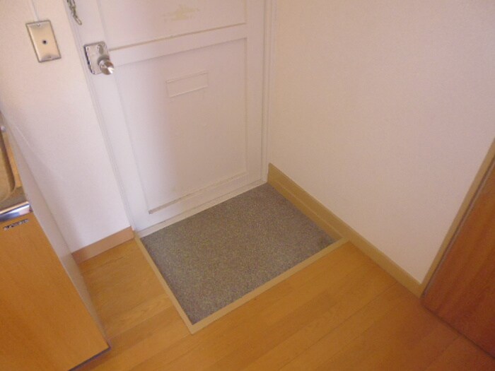 物件内観写真14　(玄関)