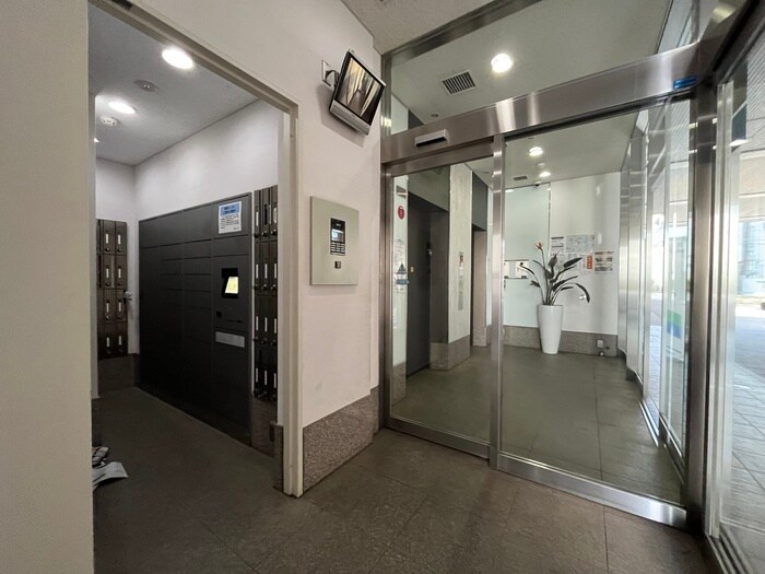 物件外観写真2　(エントランス部分)