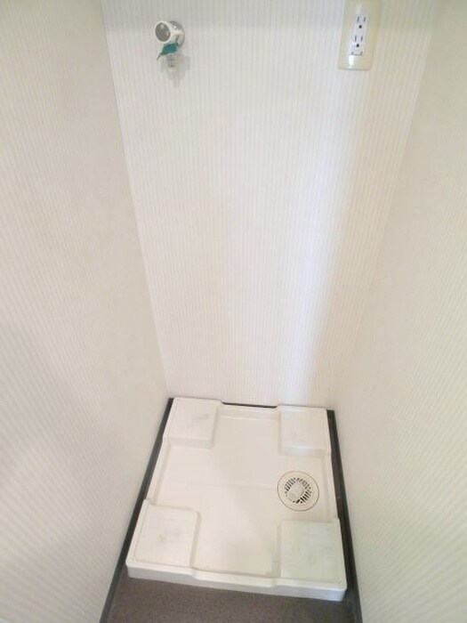 物件内観写真12　(洗濯機置場)