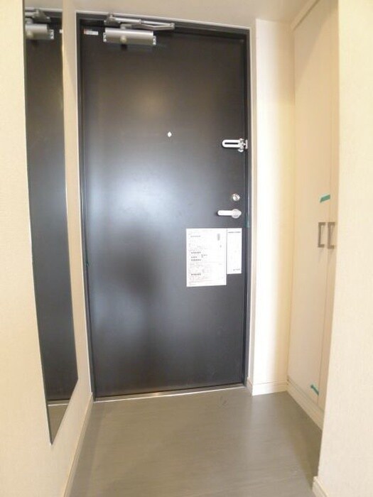 物件内観写真18　(玄関)