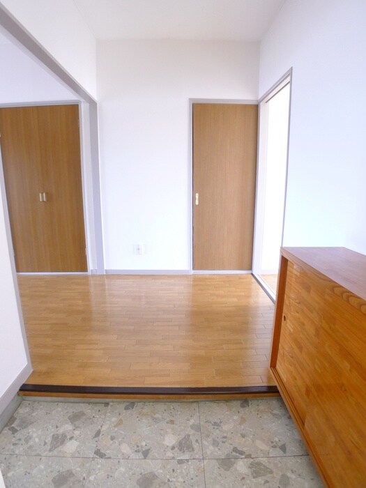 物件内観写真16　(玄関)