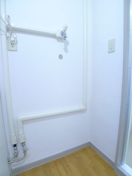 物件内観写真18　(洗濯機置場)