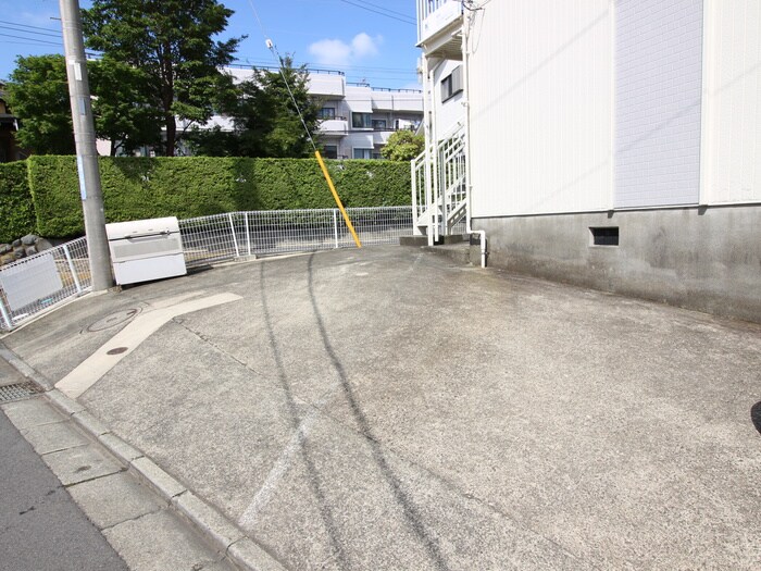 物件外観写真5　(駐車場)