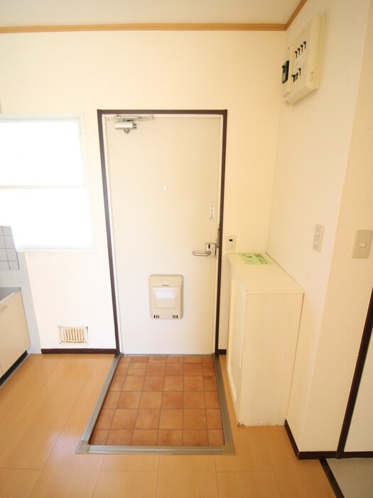 物件内観写真13　(玄関)