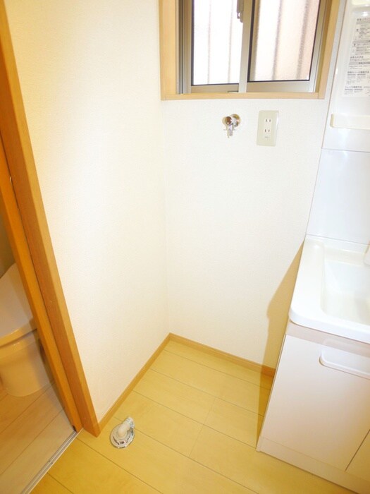 物件内観写真12　(洗濯機置場)