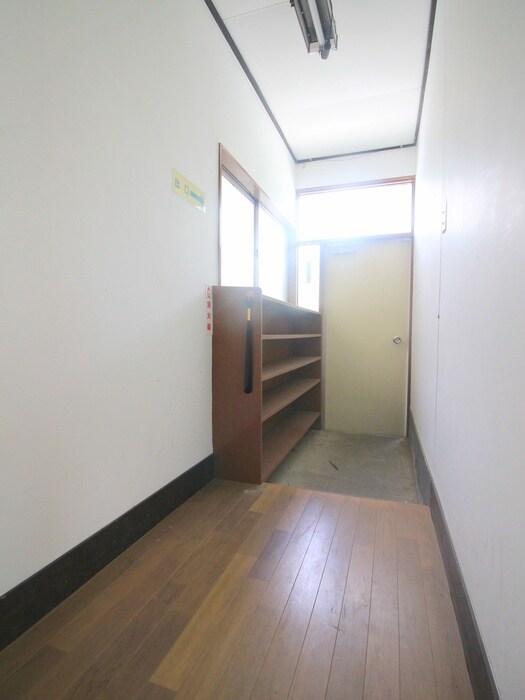 物件内観写真12　(玄関)