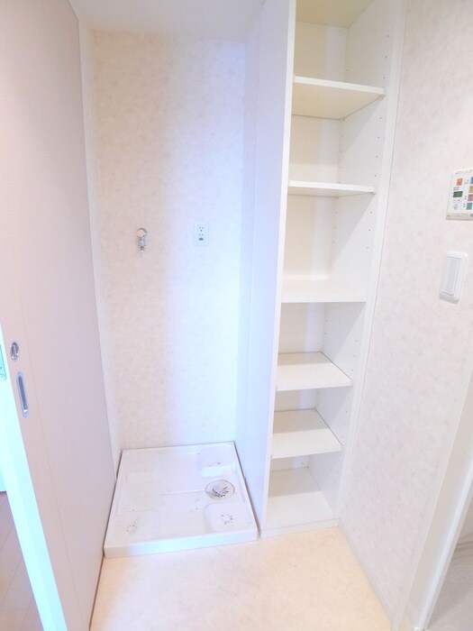 物件内観写真18　(洗濯機置場)