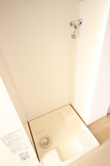 物件内観写真14　(洗濯機置場)