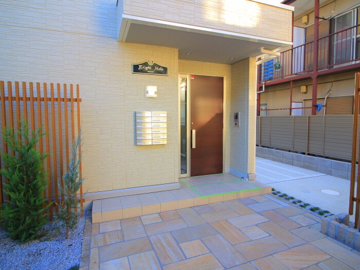 物件外観写真2　(エントランス部分)