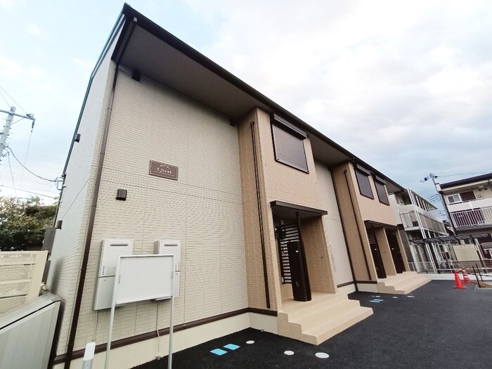 物件外観写真2　(エントランス部分)