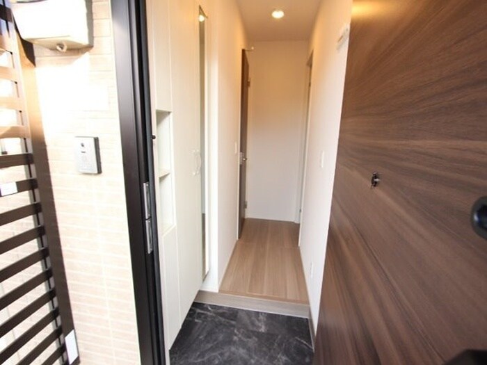 物件内観写真12　(玄関)