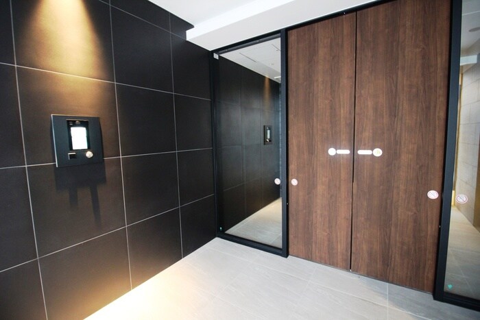 物件外観写真2　(エントランス部分)