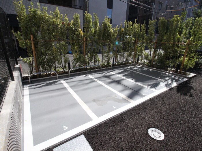 物件外観写真3　(バイク置き場)