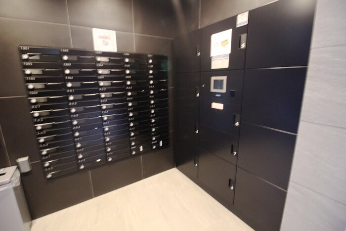 物件外観写真4　(エントランス部分)