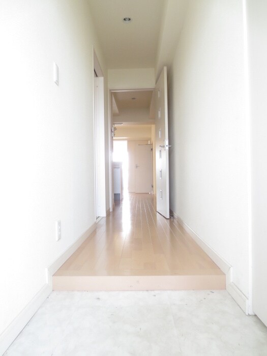 物件内観写真12　(玄関)