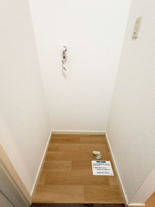 物件内観写真12　(洗濯機置場)