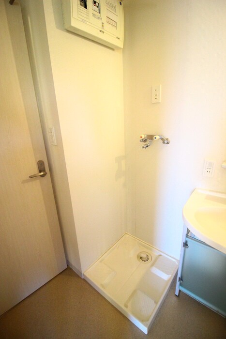 物件内観写真12　(洗濯機置場)