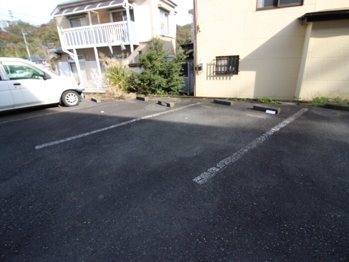 物件外観写真5　(駐車場)