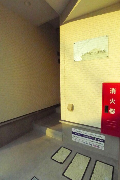 物件外観写真4　(エントランス部分)