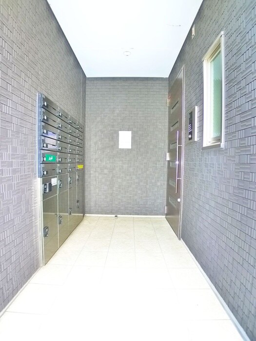 物件外観写真5　(エントランス部分)