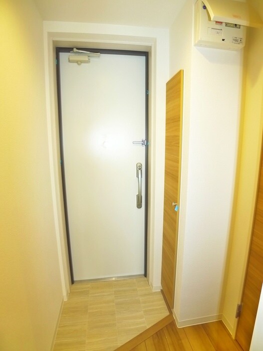物件内観写真18　(玄関)
