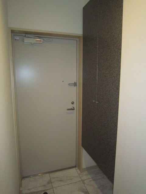 物件内観写真5　(玄関)