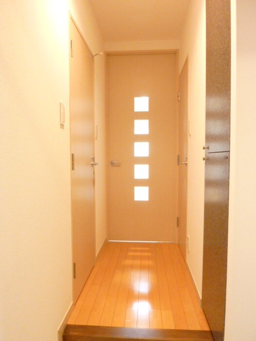 物件内観写真11　(廊下)