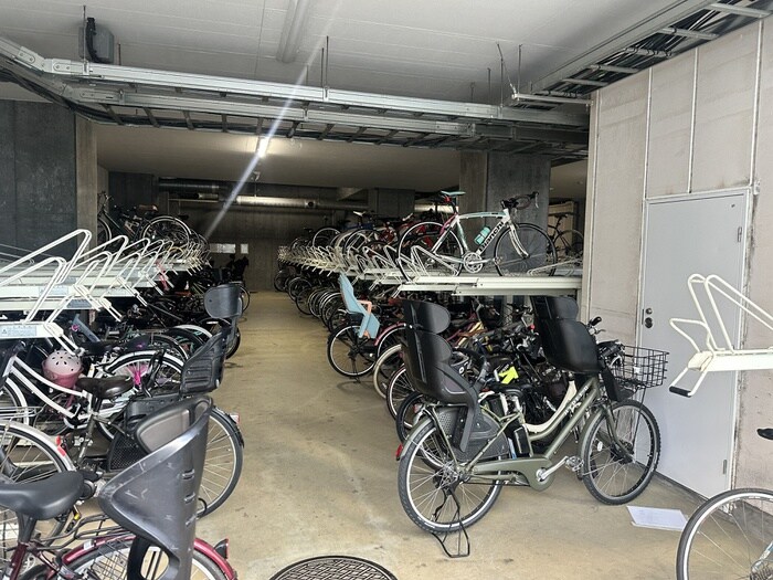 物件外観写真5　(駐輪場)