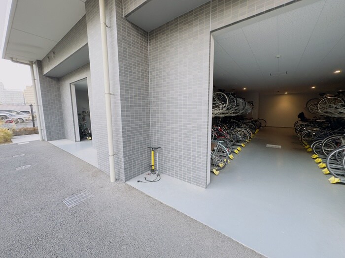 物件外観写真4　(駐輪場)