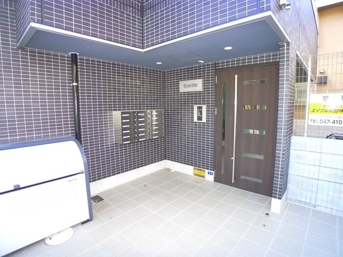 物件外観写真3　(エントランス部分)