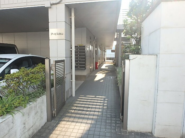 物件外観写真2　(エントランス部分)