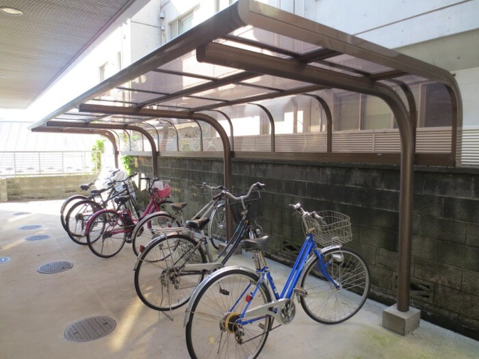 物件外観写真4　(駐輪場)