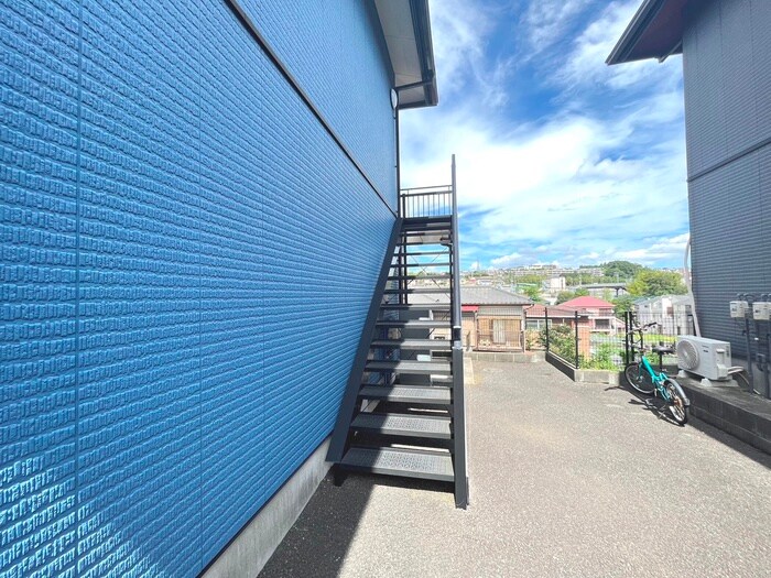 物件外観写真2　(エントランス部分)