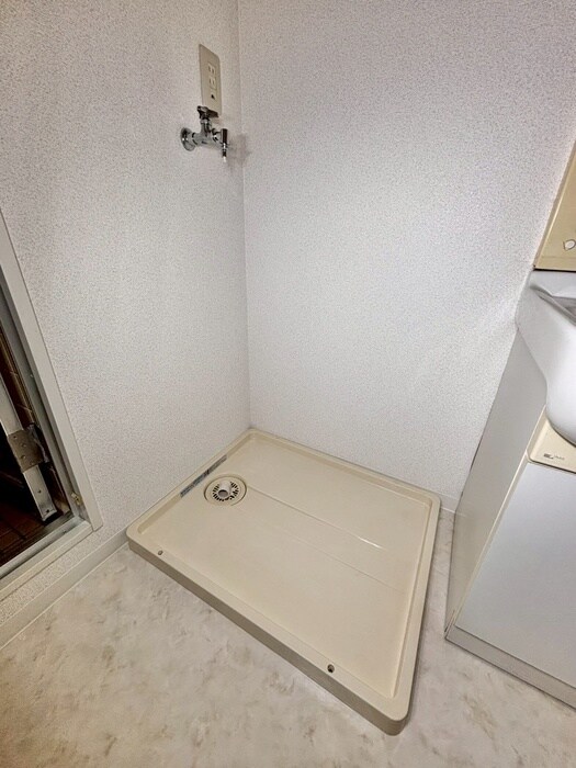 物件内観写真12　(洗濯機置場)