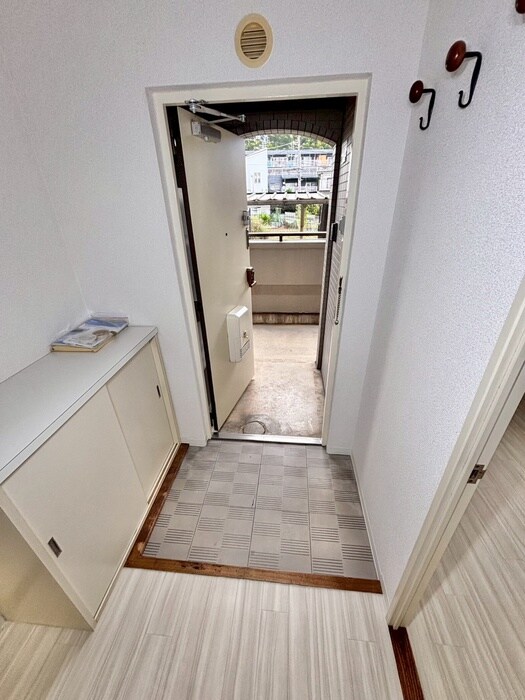 物件内観写真16　(玄関)