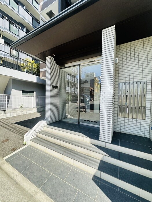 物件外観写真2　(エントランス部分)