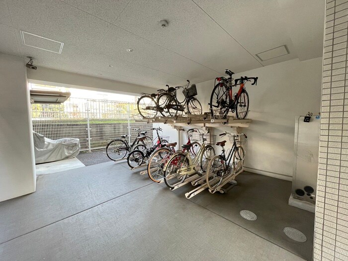 物件外観写真3　(駐輪場)