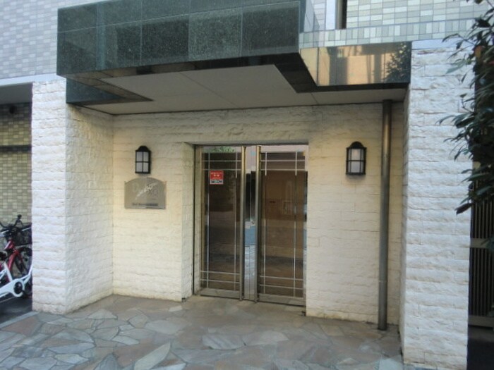 物件外観写真2　(エントランス部分)