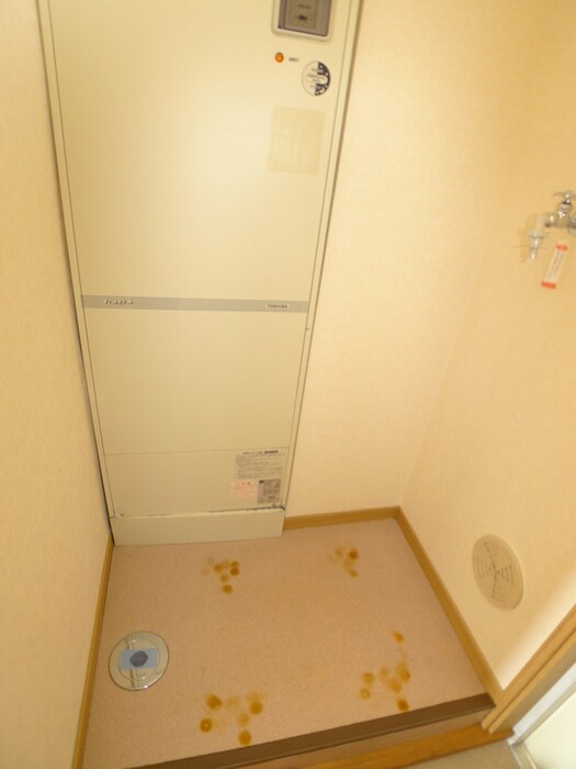 物件内観写真5　(洗濯機置場)
