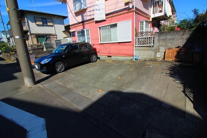 物件外観写真2　(駐車場)
