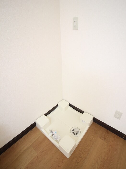 物件内観写真13　(洗濯機置場)